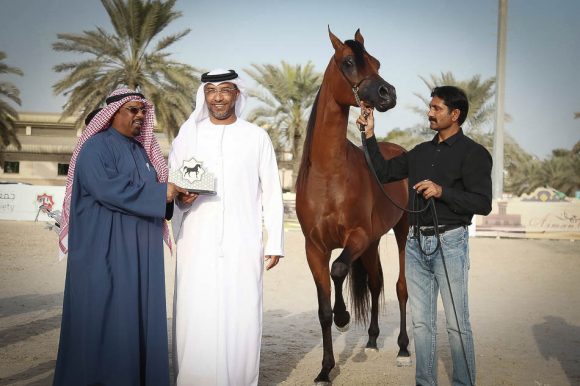 محمد عيسى بوشهاب يتوج خالد العميري