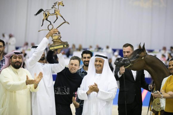 ماريا مجدالينا ان دبليو اي (اف ايه الرشيم  xمجرالينا ان دبليو اي) مربط الهواجر – الإمارات.
Maria Magdalena NWA (FA El Rasheem x Magdalina NWA) Dr. Ghanem Mohamed Obaid Al Hajri
– UAE
