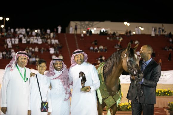 أنايس دي كرويسارت (كيو أر مارك x اناستاسيا بي دي دي) مرزعة الطرف