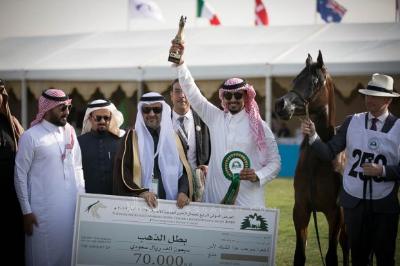 لوشيانو (سانتوريني  xايه ايه لافينيا) مربط المعود.
