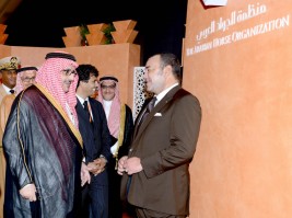 عبدالعزيز بن احمد يستقبل ملك المغرب في جناح «الجواد العربي» ويدشن كتاب قانون صفات الخيل العربية