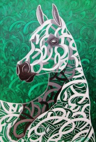 الربيدي: لوحات الحمر تحاكي الإحساس وتستحضر تاريخ الخيل