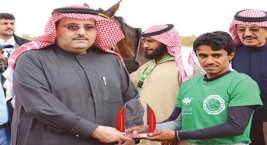 الأمير عبدالعزيز بن أحمد يطلق ماراثون الخيل الأول بسوق عكاظ