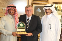 المشرف العام على مركز الملك عبدالعزيز للخيل العربية يستقبل رئيس منظمة (الواهو)