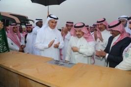 الأمير فيصل بن بندر يضع حجر الأساس لمشروع مركز الملك عبدالعزيز للخيل العربية الأصيلة بالثمامة