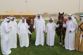 وزير الزراعة يزور مركز الملك عبدالعزيز للخيل العربية الاصيلة بديراب