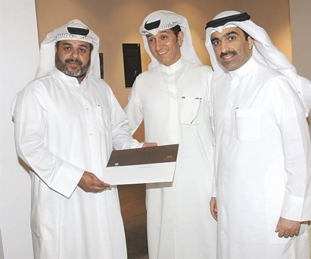 المرزوق يكرّم الناجحين في دورة تحكيم الخيل العربية بالكويت