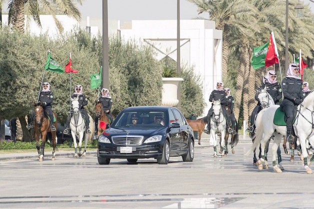 الخيول العربية وزي “الخويا” تلفت أنظار رئيس الصين