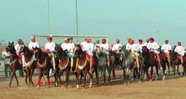 استعراض مهارات الخيل والفروسية أبرز مظاهر العيد في عمان