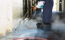 أهمية تنظيف وتعقيم بوكسات الخيول