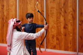 فعالية “الرمي بالسهام” تستهوي زوار معرض الرياض للأصالة والتراث