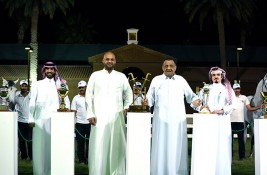 خالد بن سلطان وفهد بن خالد في زيارة لإسطبلات الخالدية وتفقد ابطال الموسم المنصرم