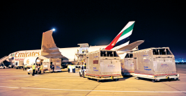 «الإمارات للشحن الجوي» تنقل عدد قياسياً من الخيول من مسقط إلى بريطانيا