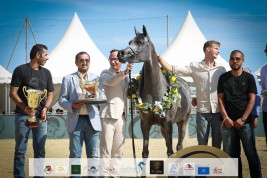 سوار الشقب تبهر الحضور بتألقها وتحصد ذهبية المهرات في بطولة منتون 2021