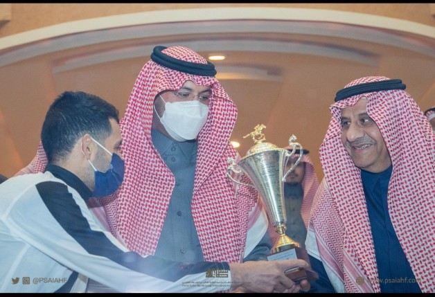 سمو الأمير خالد بن سلطان يتوج ” الخالدية” بكأس الأمير سلطان العالمي لسباقات الخيل العربية